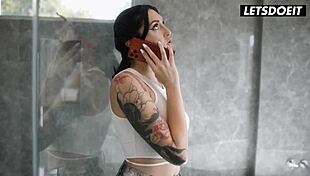 केटी कुश और शार्लोट सिन्स की सुबह स्ट्रैपऑन चुदाई