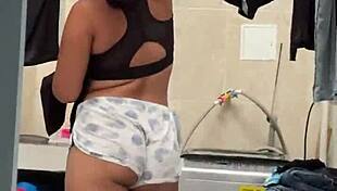 vecina, can you wash my clothes? i'll pay you 😉