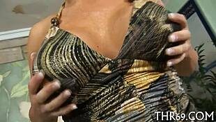 I love watchin girls suck big cocks, it's so hot