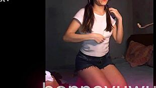 Bonneyuwu - 14 09 Argentina Puta Se Masturbaa En La Cama Con Un Dildo Transparente