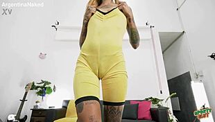 Look at that huge thigh-gap puffy cameltoe on the skinny tattooed babe in yoga leggings.