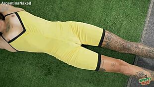 Look at that huge thigh-gap puffy cameltoe on the skinny tattooed babe in yoga leggings.