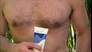 comi um desconhecido que estava batendo uma na trilha - free