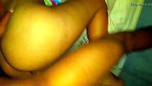 Chica de 19 años en encuentro íntimo