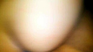 Chica de 19 años en encuentro íntimo