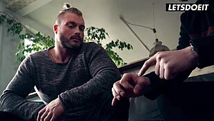 हॉर्नी सौतेली बहन एंजेल विक्की हॉस्टल में दो मोटे लंड संभालती है