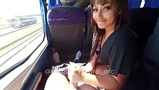 vazou na net novinha de 18 anos � flagrada chupando ator porno no �nibus