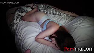 सॉवरेन सायर झांकती है और क्विक डिक्स देती है