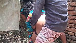 देसी बीवी पड़ोसियों को छेड़ आउटडोर हार्डकोर पेलिंग