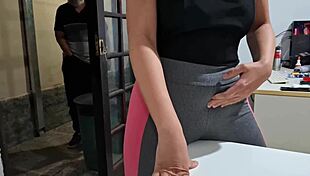 oh damn fingering my cameltoe on desk while neighbors watch me cum 😩💦🔥