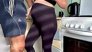 सौतेला बेटा क्या प्रेग्नेंट सौतेली माँ को किचन काउंटर झुकाकर क्रिम्पाई दी?