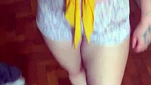 chantagem... se nao chupar meu pau eu mostro pro seu namorado!!