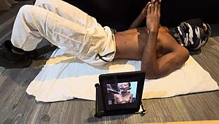 Skinny college bodybuilder keeps abs tight seducing mature usa ladies