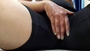omg my wet desi pussy needs fingering tonight 😩💦 indian babe closeup