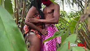 वर्जिन काली नौकरानी को प्रिंस के बड़े काले लंड से डॉगी चुदाई