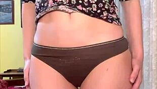 i luv watching this cute girl finger her tight pussy then slam dildo deep maiskii