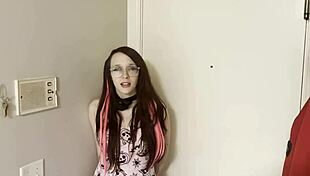 सौतेले पापा नशे में देर रात सौतेली बेटी पकड़ते हैं कहते हैं चुप रहूंगी अगर गांड चूत मुंह दे