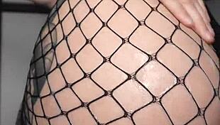 wanna feel this sporty redhead's big ass ride your cock to a pov cumshot explosion?