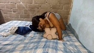 I masturbate fantasizing about stepbrother's girlfriend and her sexy curves wrist tantaly