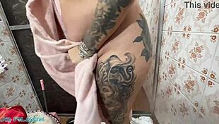 Gozar na buceta dela é puro prazer, enche de porra quente