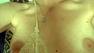 Wow, worship her sweaty armpits now!