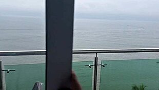 शरारती सौतेली बेटी बीच पर बड़े नेचुरल चुचे चूत रगड़ असली झड़ने को