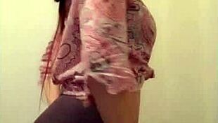 sexy american dances her juicy ass shaking wildly on cam