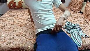 अंकल का मोटा काला लंड मेरी टाइट पाकिस्तानी चूत को पहली बार फैला देता