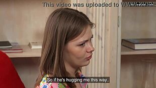 क्यूट वर्जिन रीटा ट्यूलिपन्स पहला नंगा रिवील