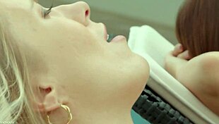 एक्सोटिक गीशाकाइड बीबीसी चूसती फिर गहरी डॉगी में पीटती है