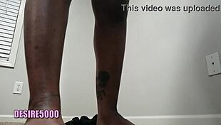 Twerking housewife shakes huge ebony ass with seductive passion