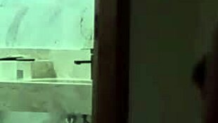 स्विंगर्स पार्टनर स्वैप डार्क ऑर्गी में दूध वाली चुचियां दूध बिखेरतीं