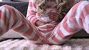 petite asian teen fingers hairy spot close-up before squirting burst