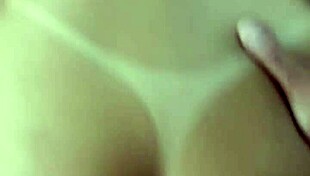 maridão abre meu cu com plug enquanto fode buceta e enche de porra