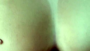 maridão abre meu cu com plug enquanto fode buceta e enche de porra