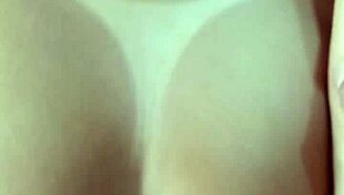 maridão abre meu cu com plug enquanto fode buceta e enche de porra