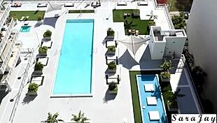 सारा जे की कर्वी मिल्फ बॉडी कांपती क्लोज़-अप जीभ बड़े चूचों चूत चोदकर स्क्वर्टिंग ऑर्गेज़्म