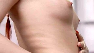 नेचुरल रेडहेड गिया वर्कआउट के बाद हार्ड क्रिम्पाई