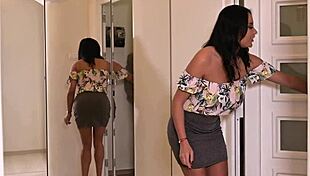 अनिसा केट किचन हील्स में फक बडी से गंदी गांड चुदाई