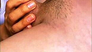 la madrastra de su amiga se arrodilla con labios hinchados lista pra su leche caliente