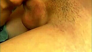 la madrastra de su amiga se arrodilla con labios hinchados lista pra su leche caliente