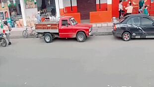 Madrastra jovencita cachonda sucks hijastro's verga deep on public bus mamada real homemade amateur petite