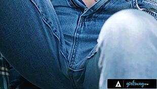 chanel camryn i cant stop kissing scarlett alexis pussy on this piano omg