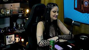 विक्टोरिया कैमार्गो सेंसुअल कपड़े उतार रुअन आग लगे आउटडोर पॉडकास्ट में