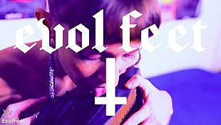 i can make you cum just with my vans sneakers 😈👟