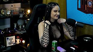 विक्टोरिया कैमार्गो सेंसुअल कपड़े उतार रुअन आग लगे आउटडोर पॉडकास्ट में