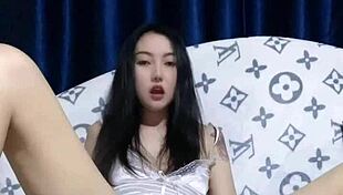 hey, check this japanese babe masturbating and squirting hard in 2025