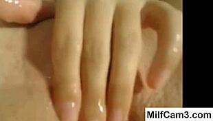 हाँ बड़ी गांड कैम गर्ल नंगी चूत मसल रस टपकाती क्लोजअप