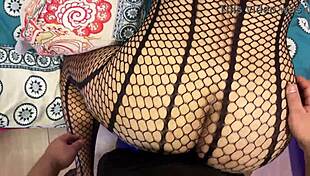 Whoa, catching my stepmom watching porn on bed and making her suck cock to cool her heat!