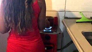 Chamei essa novinha pra casa e ela gozou squirtando no meu pau cavalgando orgásmica no cowgirl reverse.